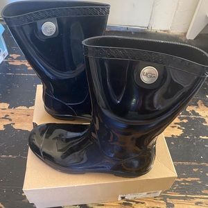 UGG Sienna Black short rainboots size 7